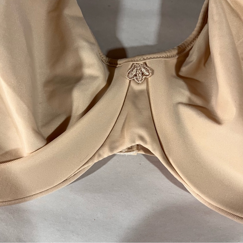 Bali NEW Smoothing Light Beige Underwire Bra 40D - Picture 2 of 9